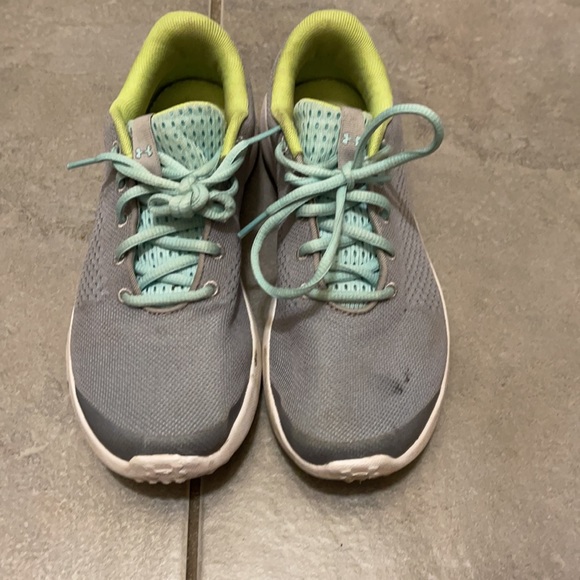 Under Armour - Picture 2 of 7